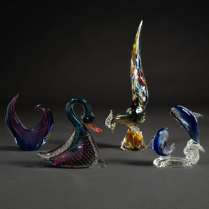 Conjunto de cuatro figuras de animales en cristal de murano de varios colores del siglo XX.