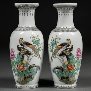 Pareja de jarrones chinos en porcelana del siglo XX.
