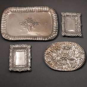 Conjunto de cuatro bandejas en plata española del siglo XX.