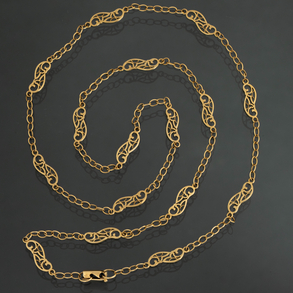 Antigua cadena de eslabones en oro amarillo de 18kt con eslabones de filigrana.
