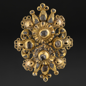 Colgante en oro amarillo de 18kt con brillantes talla antigua del siglo XIX.