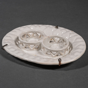 Mancerina doble en cerámica de talavera de color blanco h. 1800.
