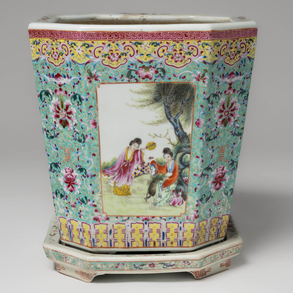 Chinese porcelain flower pot and plate pink family of the second half of the twentieth century.