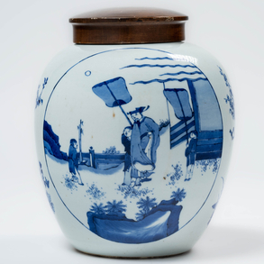 Bote de porcelana china azul y blanca del siglo XIX