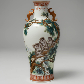 Chinese porcelain vase republican period h. 1950