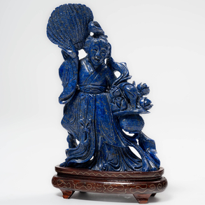 “Geisha with flower basket” Figure carved in lapis lazuli stone. Chinese work of the twentieth century.