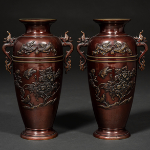 Pair of Japanese vases in bronze with reddish patina late XIX-XX century.