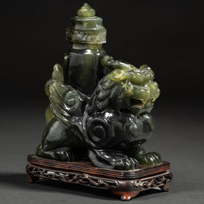 Censer in the form of a winged Foo Lion in green jade. Chinese work, XX Century.