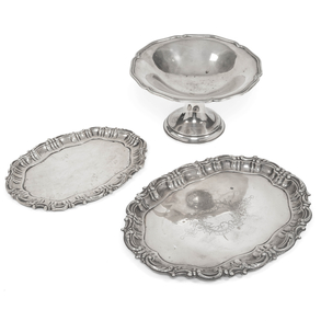 Set of fruit bowl and two embossed trays in Spanish silver, 20th century. Sterling silver, 925.