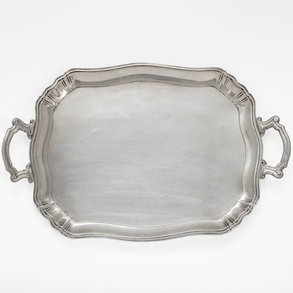 Two-handled tray of mixtilinear profile in Spanish silver, 20th century.