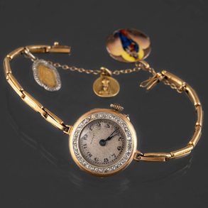 Madix - Reloj de dama en oro amarillo de 18kt con mecanismo a cuerda y orla de brillantes talla antigua.