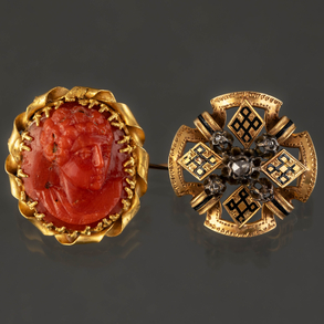 Set of two 19th century antique brooches in yellow gold, enamel and red coral.