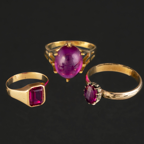 Set of three rings in 18kt yellow gold with pink tourmalines.