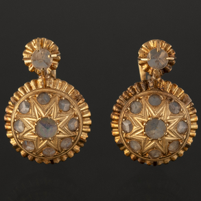 Pair of antique earrings in 18kt yellow gold.