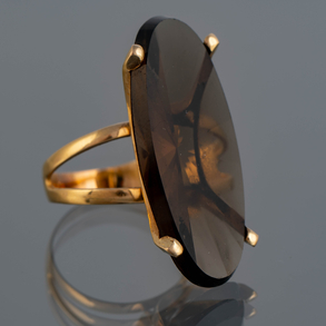 18kt yellow gold ring with a smoked crystal.