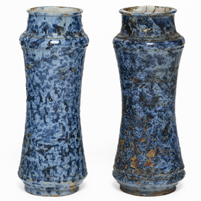 Pair of albarelos in 16th-century Talavera ceramics.