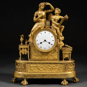 French table clock from the Empire period in gilt bronze. French work, first third of the 19th century.